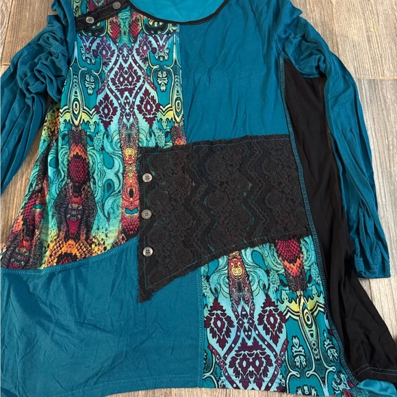 Vibrant Teal and Multicolor Long Sleeve Women's Top - Picture 2 of 9